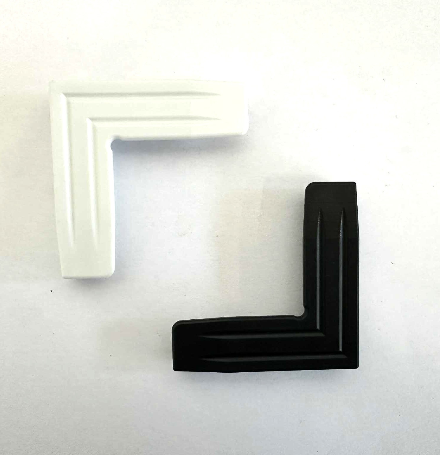 Plastový roh vnitřní pro profil P 25x10 mm s límcem 